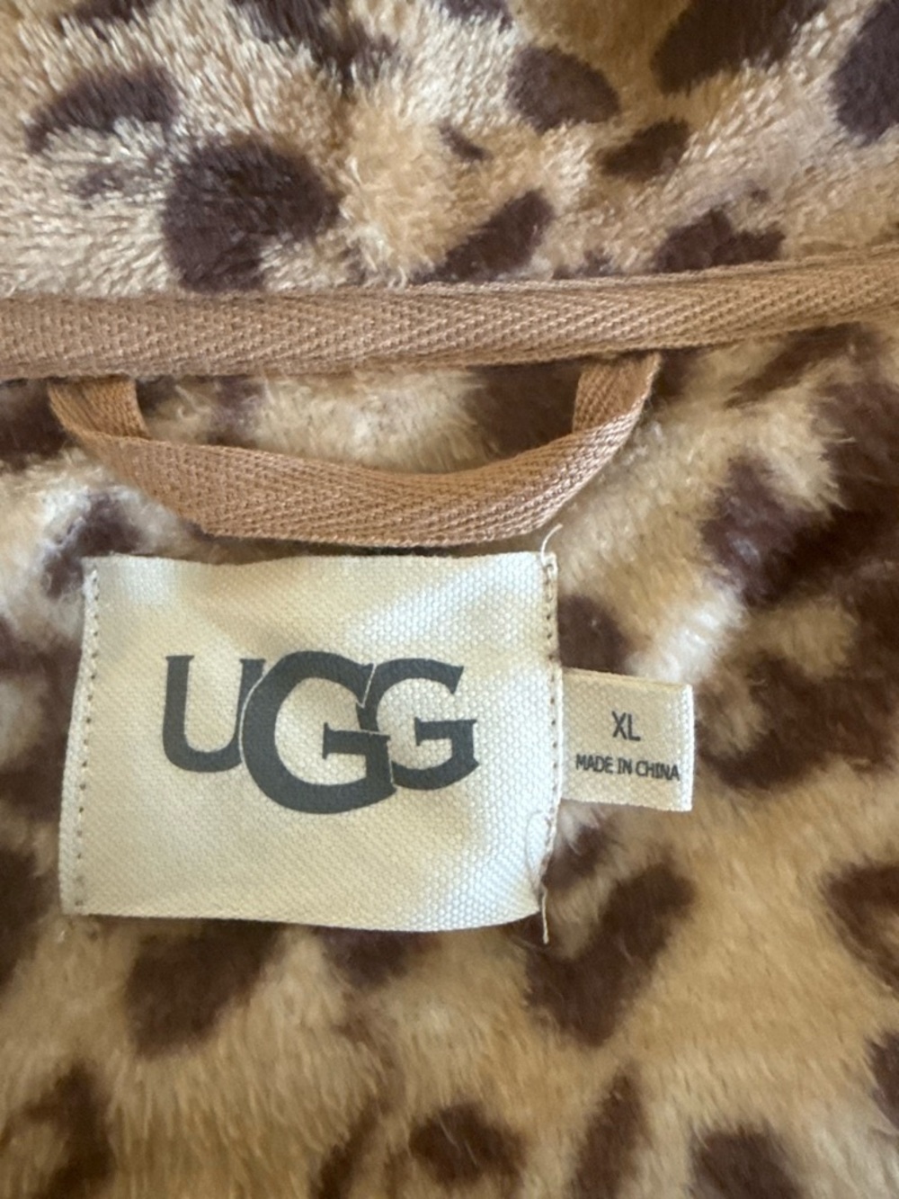 UGG Leopard-Print Plush Robe in Brown and Tan - Picture 4 of 7
